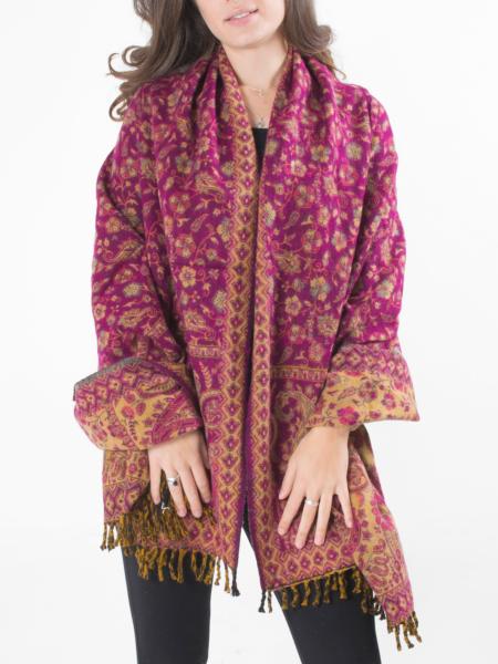 Grande écharpe en laine rose à motif cachemire