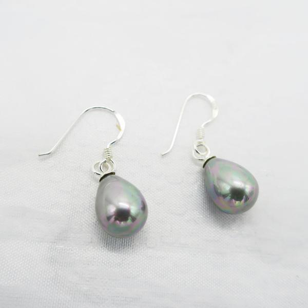 Boucles d'oreilles perle grise nacrée