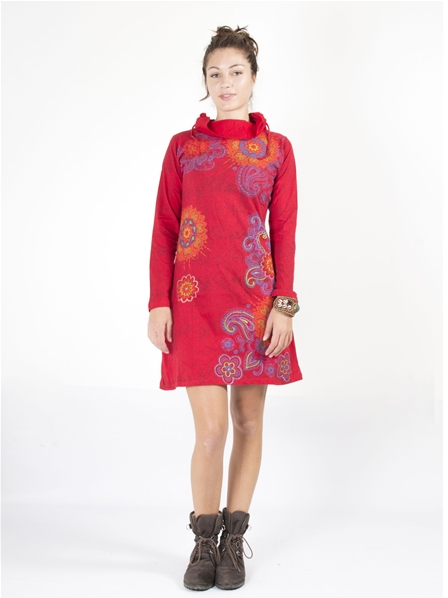 Robe rouge avec manches motif paisley et mandala