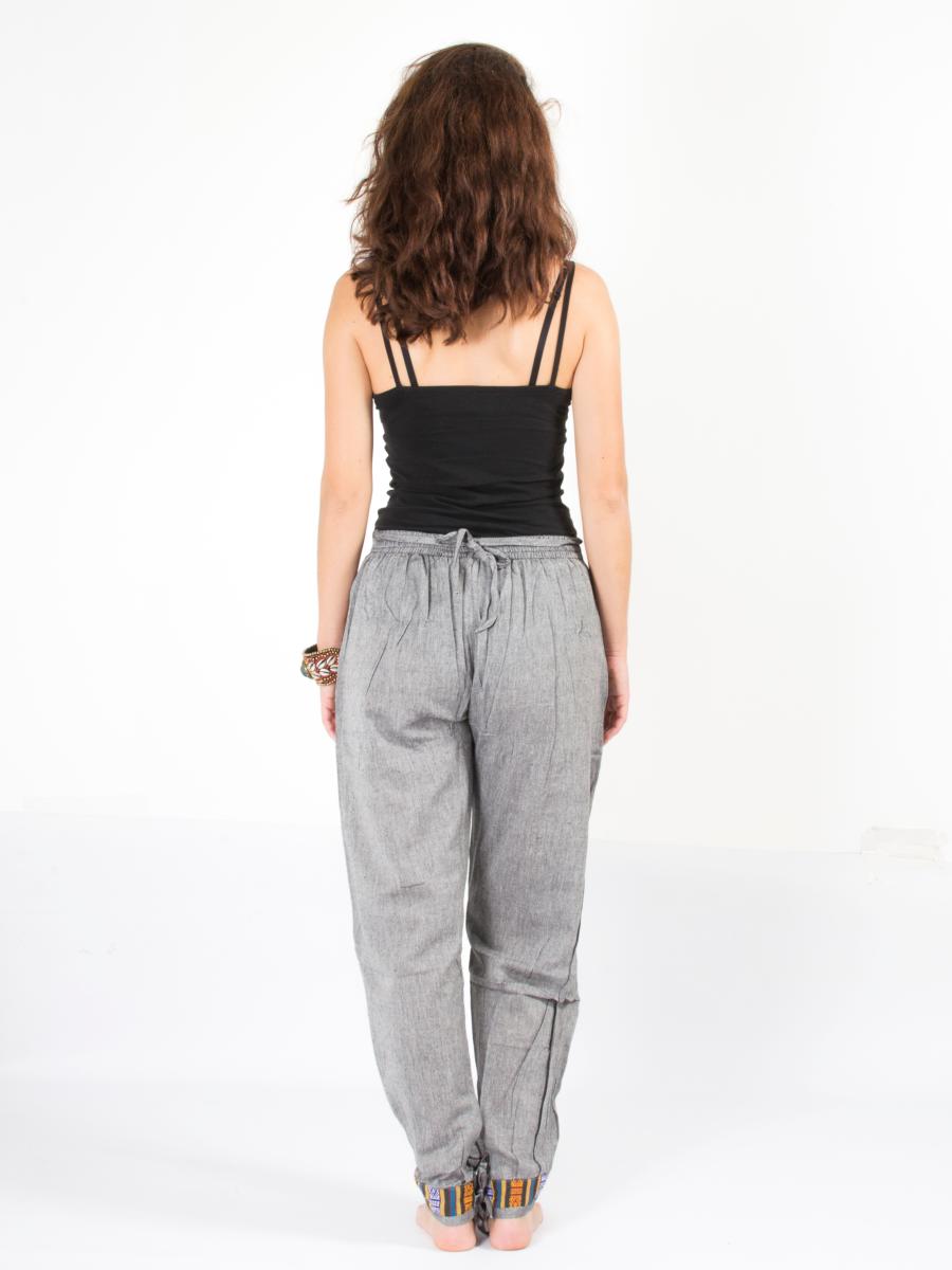 Pantalon gris coton brodé motif népalais