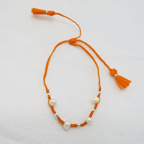 Bracelet tissé macramé orange avec perles