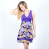 Robe violette au style pin-up à motif de grande fleur dahlia 