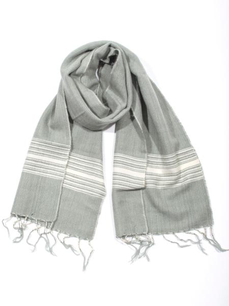 Echarpe taille standard gris claire à rayures en pure laine