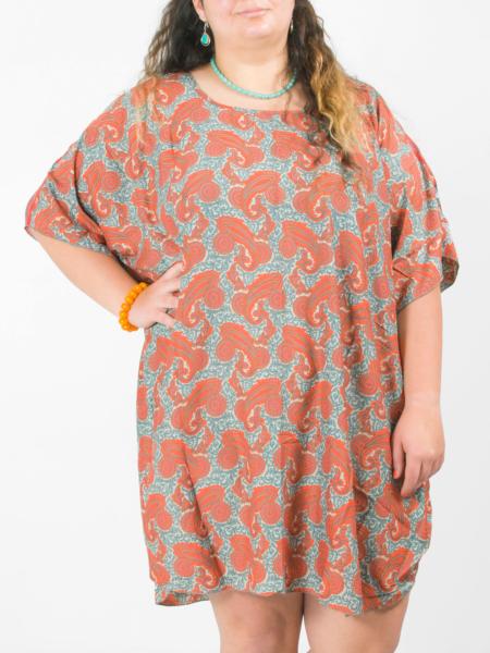 Robe poncho grande taille ample motif coloré paisley rouge