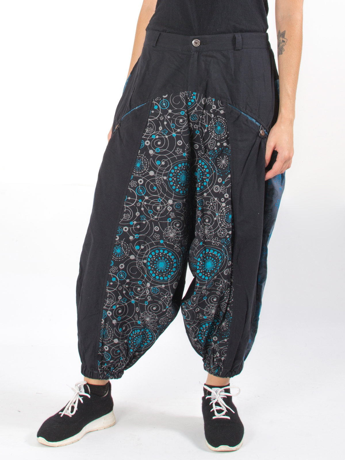 Pantalon bouffant noir et bleu motif style 70's