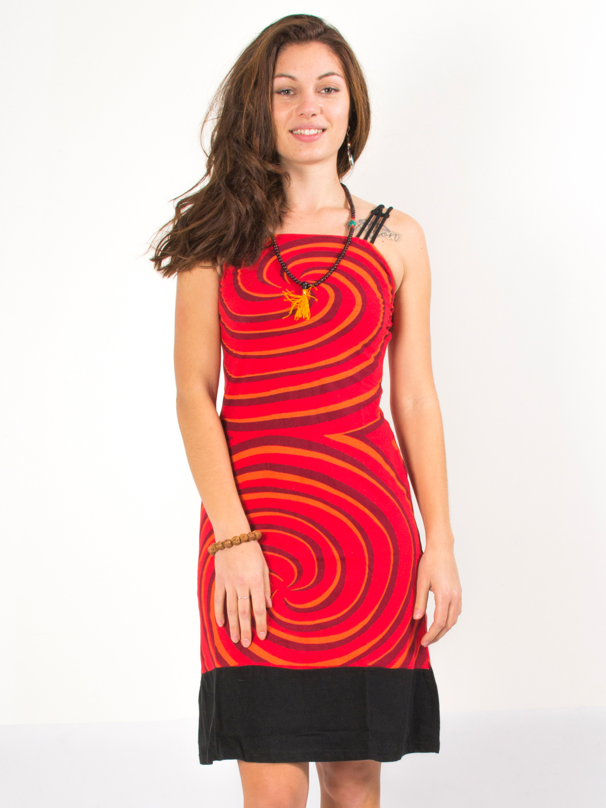 Robe rouge à motif en spirale 