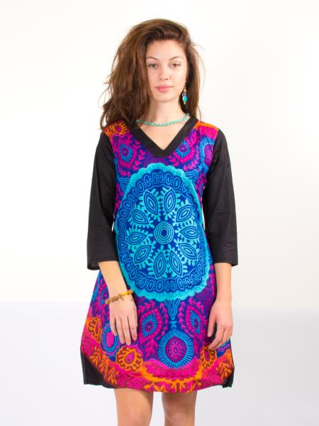 Robe noire à manches 3/4 au motif ethnique coloré