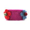 Bracelet en laine violet avec fleurs