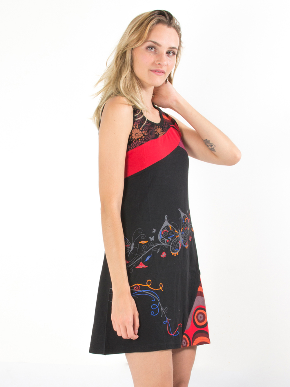Robe courte noire et rouge broderie de papillon