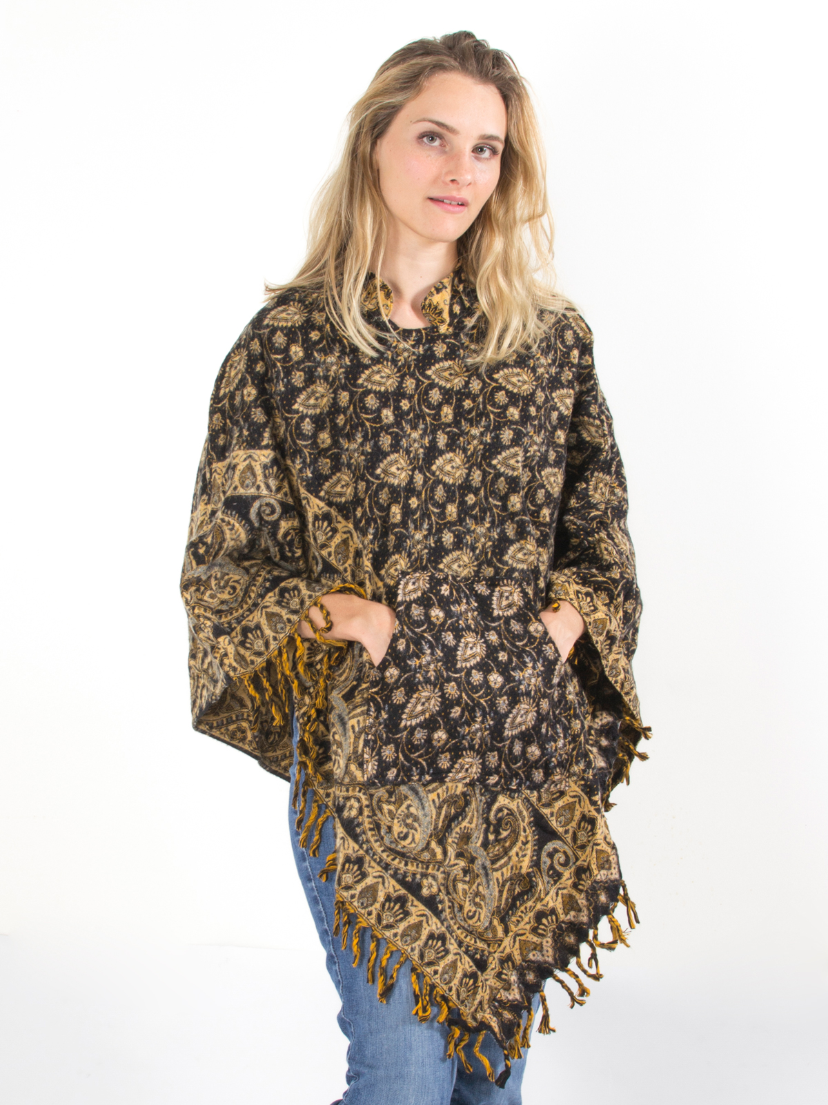 Poncho réversible noir au motif cachemire doré