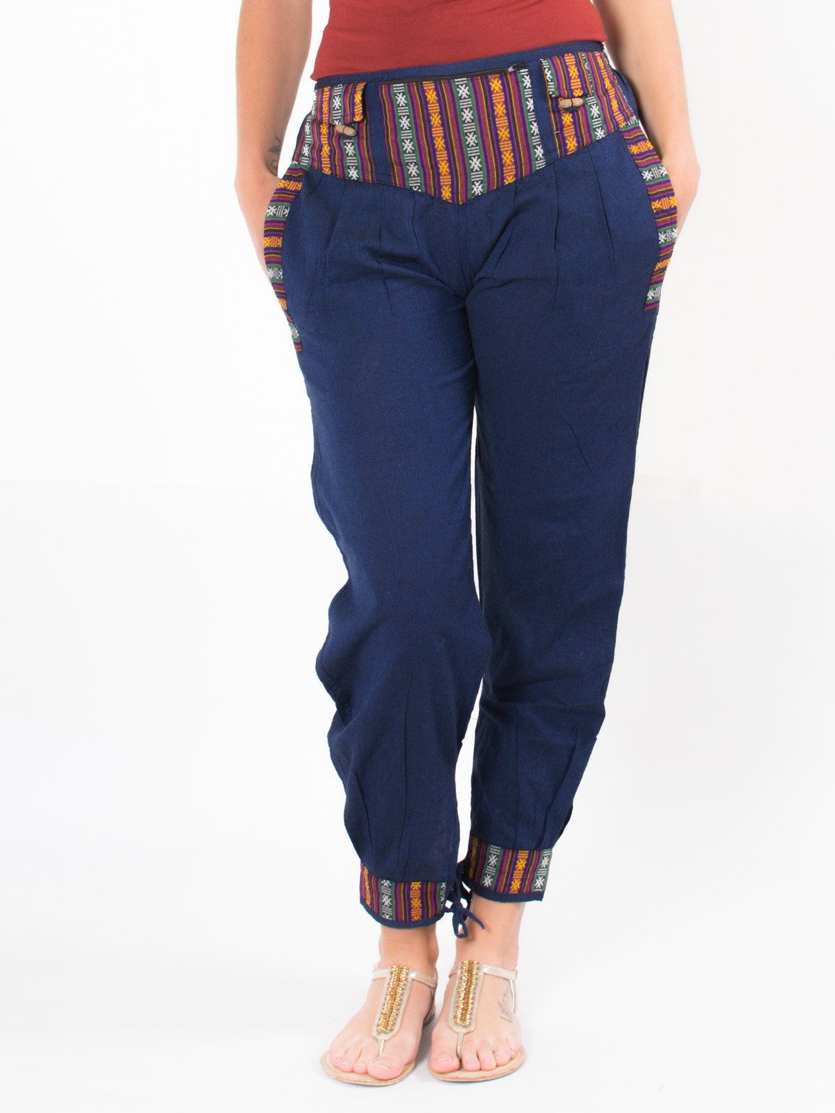 Pantalon bleu marine coton brodé motif népalais