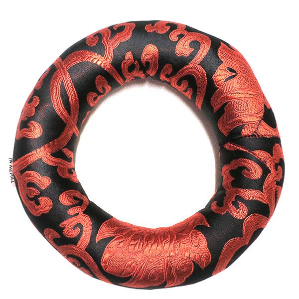Petit coussin pour bol chantant noir motif ethnique rouge Ø 8 cm