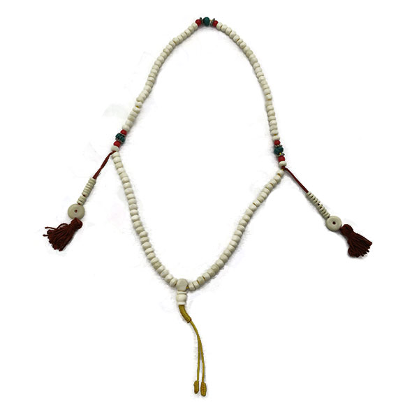 Collier blanc à perles mala ethnique