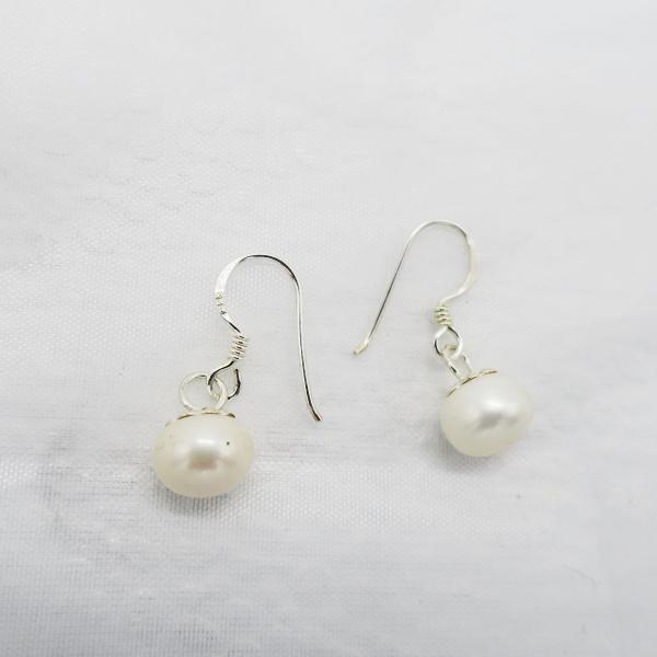 Boucles d'oreilles petite perle nacrée