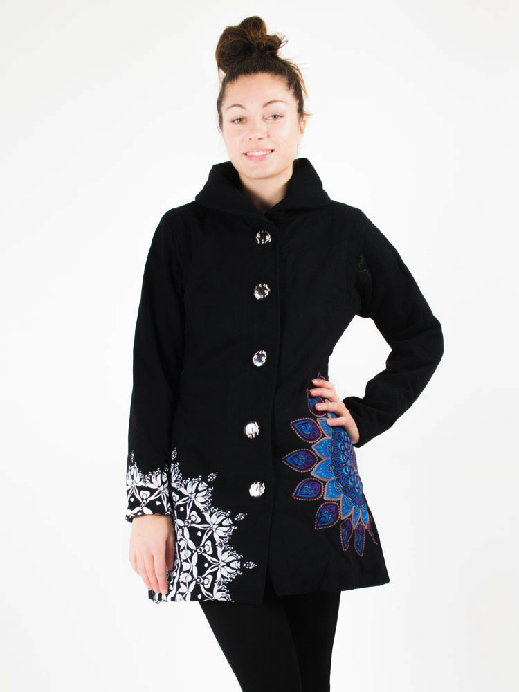 Manteau noir à col original et motif mandala ethnique